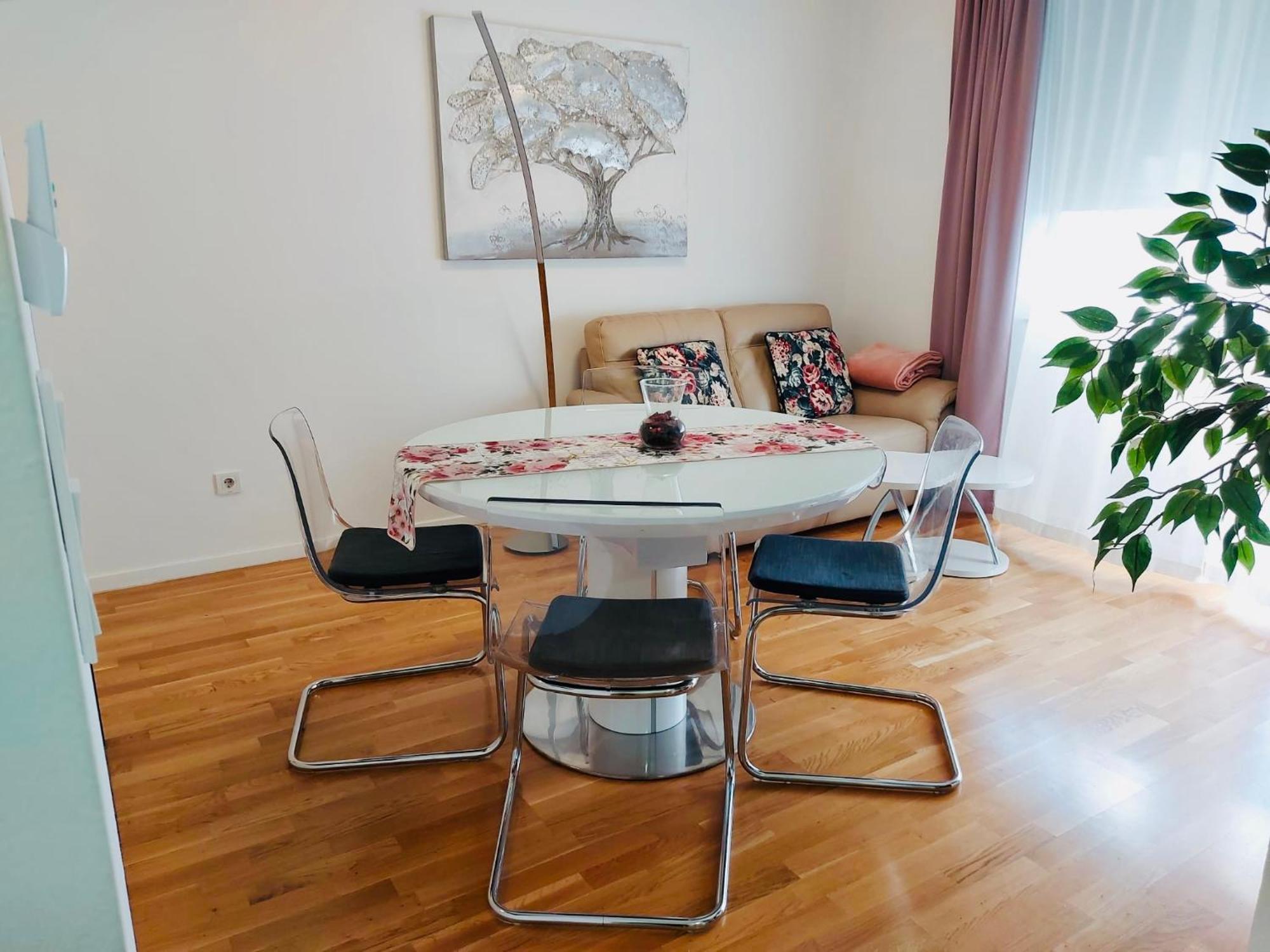 West Residence Luxury Apartment- Parking In Garage ซาเกร็บ ภายนอก รูปภาพ